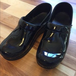 Black patent leather Danskos - woo!